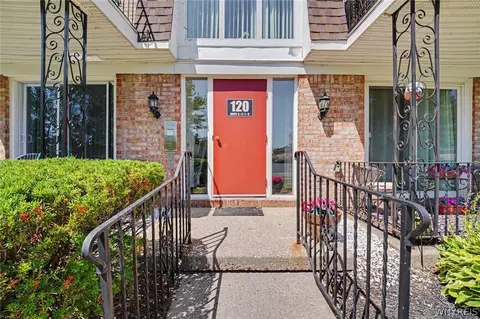 120 Old Lyme Dr #4, Amherst, NY 14221