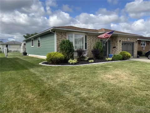 33 E Toulon Dr, Cheektowaga, NY 14227