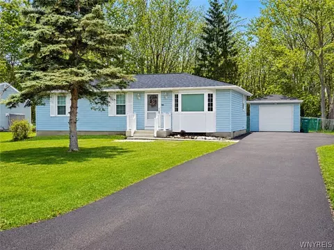 5576 Birchwood Dr, Lake View, NY 14085