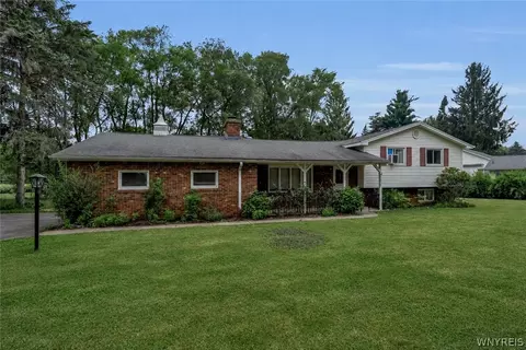 5872 Kamner Dr, Clarence Center, NY 14032