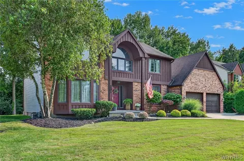 231 Londonderry Ln, Getzville, NY 14068