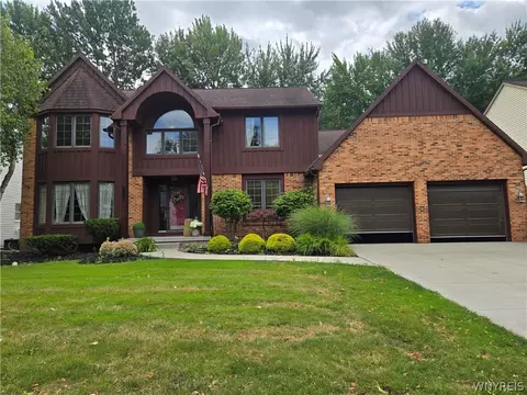 231 Londonderry Ln, Getzville, NY 14068