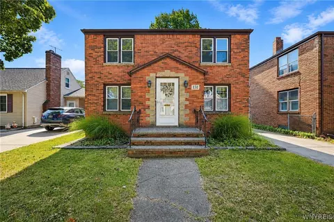 131 Chamberlin Dr, West Seneca, NY 14210