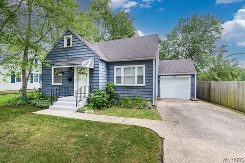3427 Warner Dr, Grand Island, NY 14072