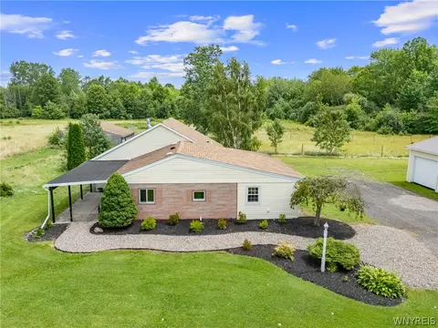 3069 Coomer Rd, Newfane, NY 14108