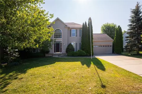 5955 Pinehurst Ct, Lake View, NY 14085