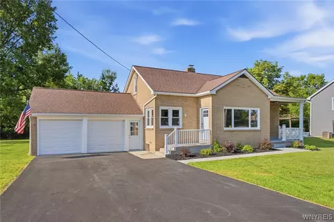 5189 Lake Ave, Orchard Park, NY 14127
