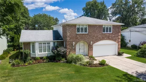 49 Rosewood Dr, Amherst, NY 14221