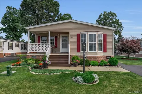 9834 Tottenham Ave, Clarence, NY 14031
