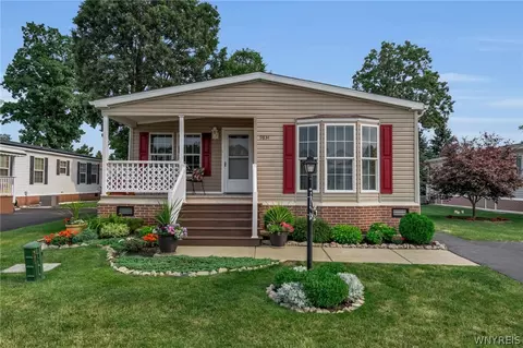 9834 Tottenham Ave, Clarence, NY 14031