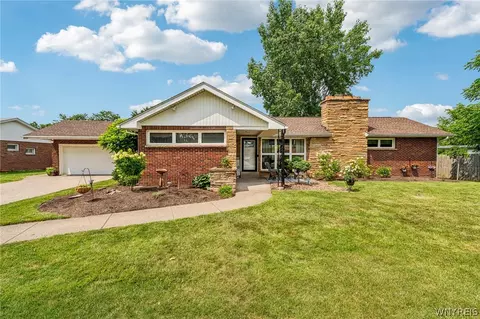 75 Morgan Pkwy, Amherst, NY 14221