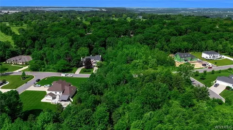 5141 Country Clb, Lewiston, NY 14092