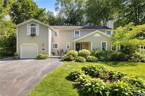864 Ridge Rd, Lewiston, NY 14092