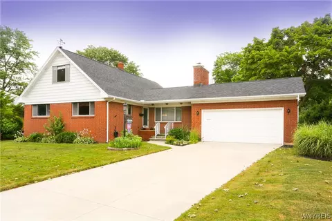 11 Hunting Rd, Cheektowaga, NY 14215