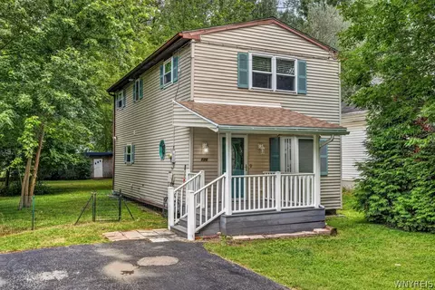 124 Heim Rd, Amherst, NY 14221