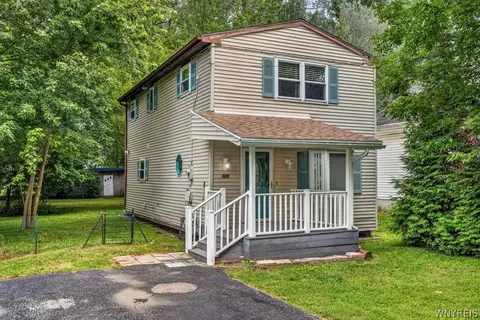 124 Heim Rd, Amherst, NY 14221