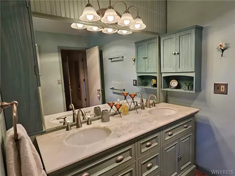 Bath - 307 Comstock Rd, Ithaca, NY 14850 photo 4 of 9