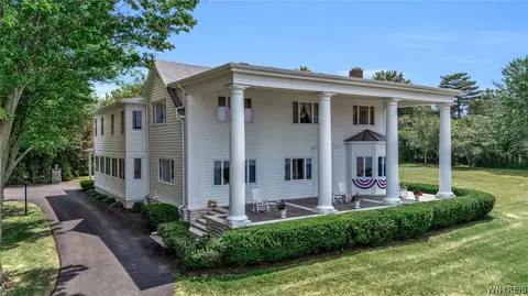 4261 Lake Shore Rd, Hamburg, NY 14075