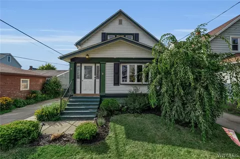 18 Robins St, Buffalo, NY 14220