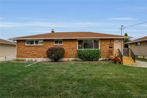 352 Two Mile Creek Rd, Tonawanda, NY 14150