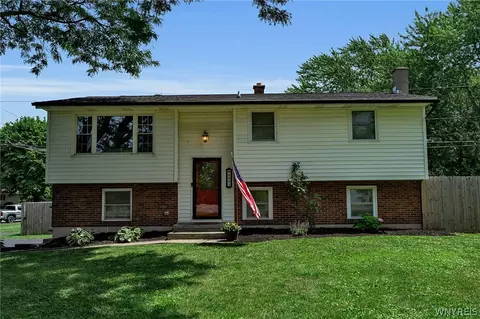 4493 Sunset Dr, Lockport, NY 14094