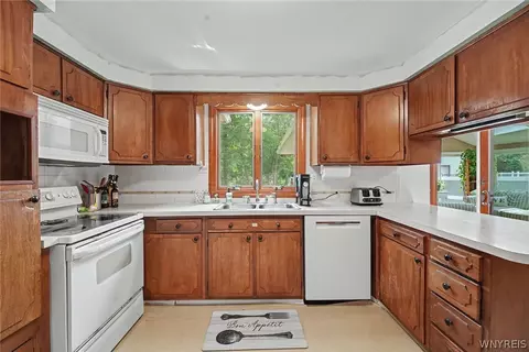 Kitchen - 79 E Jerge Dr, Elma, NY 14059 photo 2 of 3