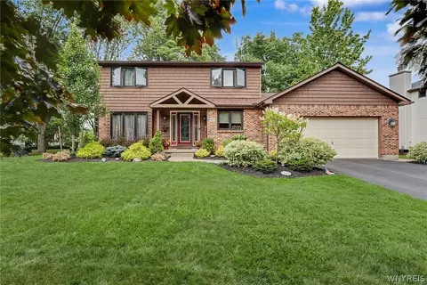 69 Old Orchard Ln, Orchard Park, NY 14127