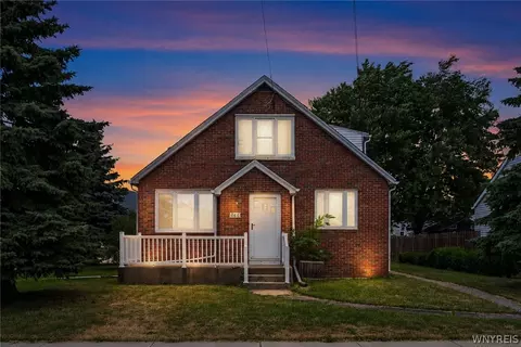 8 Evergreen Pl, Cheektowaga, NY 14225