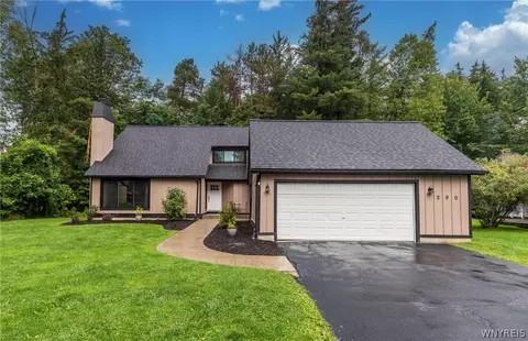 290 Little Robin Rd, Amherst, NY 14228
