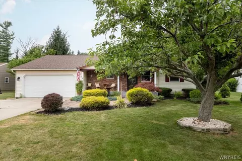5866 Lakecrest Dr, Lake View, NY 14085