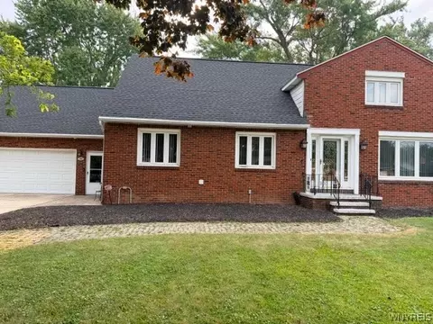 100 Northwood Ave, West Seneca, NY 14224