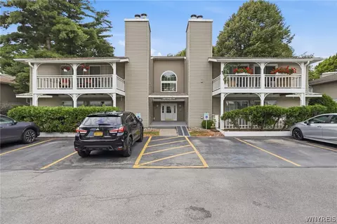 1240 Youngs Rd #G, Amherst, NY 14221