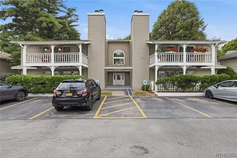1240 Youngs Rd #G, Amherst, NY 14221