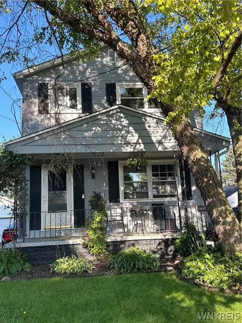 10 Orchard Pl, Lackawanna, NY 14218