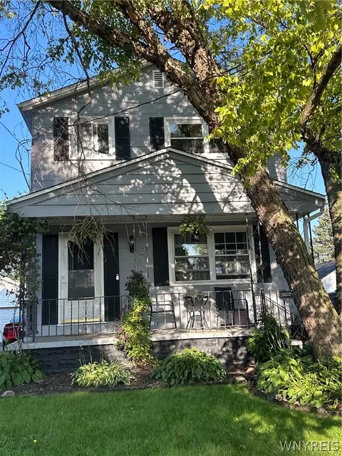 10 Orchard Pl, Lackawanna, NY 14218