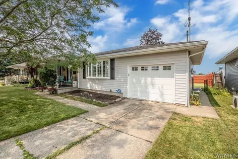 490 Two Mile Creek Rd, Tonawanda, NY 14150