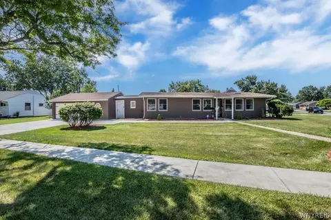 983 Enola Rd, Grand Island, NY 14072