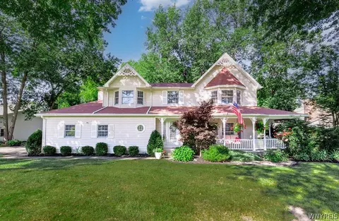 110 Parkview Dr, Grand Island, NY 14072
