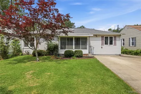 500 E Stenzil St, North Tonawanda, NY 14120