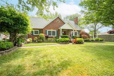 945 Mineral Springs Rd, West Seneca, NY 14224
