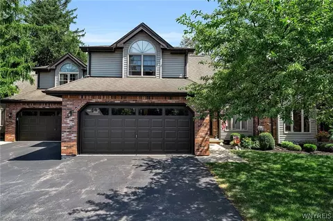 15 In The Woods Ln, West Seneca, NY 14224