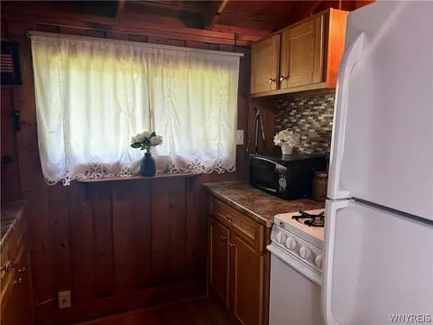 Kitchen - 69 Foxtrail, Sheldon, NY 14167 photo 2 of 2