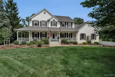 50 Sunburst Cir, East Amherst, NY 14051