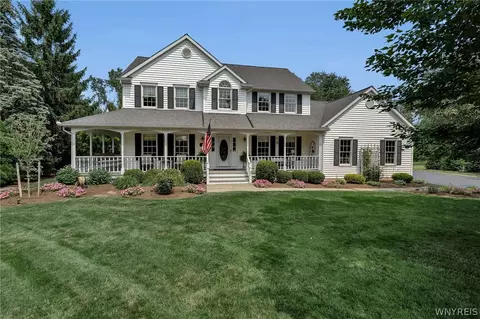 50 Sunburst Cir, East Amherst, NY 14051