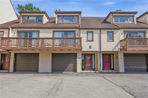 206 Old Meadow Dr, East Amherst, NY 14051