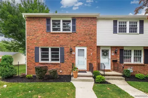 52 Wimbledon Ln, West Seneca, NY 14224