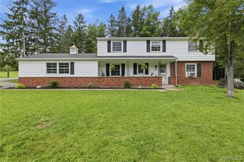 8894 Woodview Dr, Colden, NY 14033
