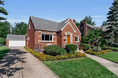 24 Wilshire Rd, Buffalo, NY 14217