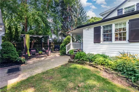 Exterior - 445 Plain St, Lewiston, NY 14092 photo 6 of 7