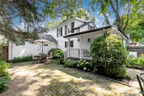 Exterior - 445 Plain St, Lewiston, NY 14092 photo 4 of 7